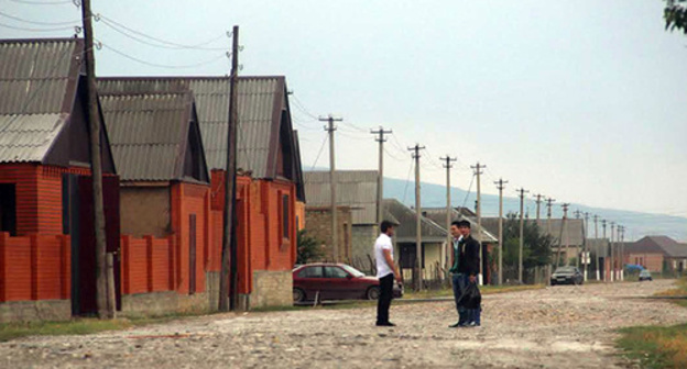 A street in the Chechen village. Photo by Magomed Magomedov for the "Caucasian Knot"