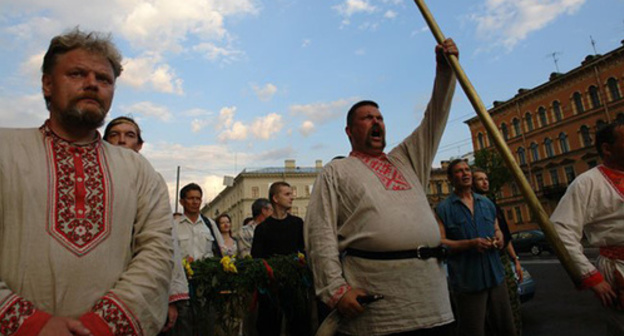 March of one of the Slavs communities. Photo: http://web-kapiche.ru/66-shoron-ezh-sloven.html?_utl_t=fb