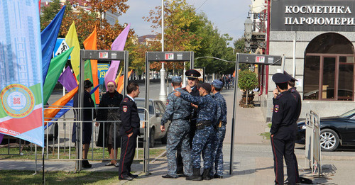 Law enforcers, Grozny. Photo by Magomed Magomedov for the ‘Caucasian Knot’. 