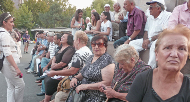 Participants of the rally ‘No to robbery!’ in Yerevan, September 11, 2015. Photo by Armine Martirosayn for the ‘Caucasian Knot’. Participants of the rally ‘No to robbery!’ in Yerevan, September 11, 2015. Photo by Armine Martirosayn for the ‘Caucasian Knot’.