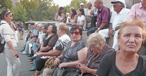Participants of the rally ‘No to robbery!’ in Yerevan, September 11, 2015. Photo by Armine Martirosayn for the ‘Caucasian Knot’. Participants of the rally ‘No to robbery!’ in Yerevan, September 11, 2015. Photo by Armine Martirosayn for the ‘Caucasian Knot’.