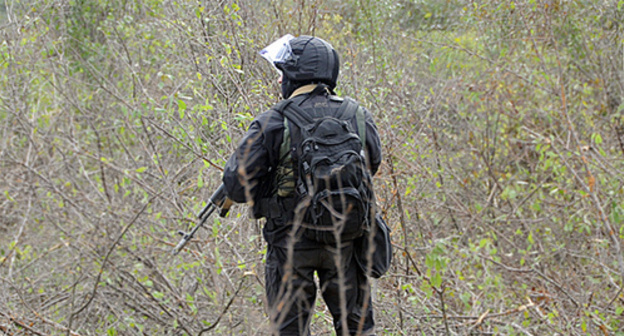 Law enforcers during counterterrorist operation. Photo: http://nac.gov.ru/nakmessage/2014/10/06/v-kabardino-balkarii-neitralizovany-dva-uchastnika-nezakonnogo-vooruzhennogo-f.html Law enforcers during counterterrorist operation. Photo: http://nac.gov.ru/nakmessage/2014/10/06/v-kabardino-balkarii-neitralizovany-dva-uchastnika-nezakonnogo-vooruzhennogo-f.html