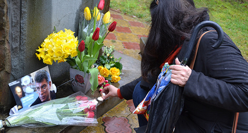 Boris Nemtsov photo and flowers at the Memorial to victims of political repressions. Sochi, March 1, 2015. Photo by Svetlana Kravchenko for the ‘Caucasian Knot’.