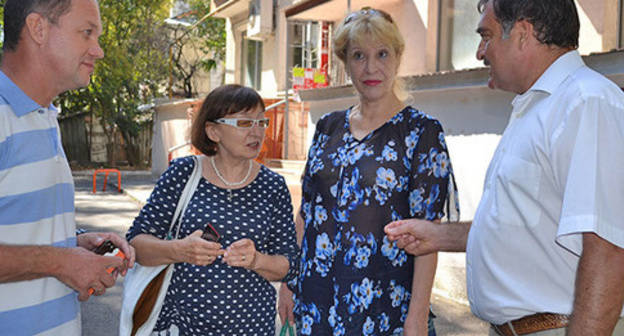Members of the Communist Party of the Russian Federation, the Liberal Democratic Party of Russia, the "Rodina" Party, the "Yabloko" Party, and self-nominees filed an appeal to the Russian Central Election Commission (CEC) with the demand to dissolve the Sochi Election Commission and check complaints about violations committed during the voting. Sochi, September 18, 2015. Photo by Svetlana Kravchenko for the ‘Caucasian Knot’. Members of the Communist Party of the Russian Federation, the Liberal Democratic Party of Russia, the "Rodina" Party, the "Yabloko" Party, and self-nominees filed an appeal to the Russian Central Election Commission (CEC) with the demand to dissolve the Sochi Election Commission and check complaints about violations committed during the voting. Sochi, September 18, 2015. Photo by Svetlana Kravchenko for the ‘Caucasian Knot’.