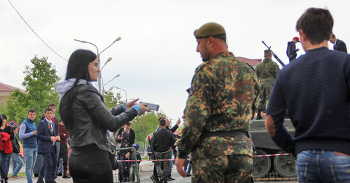 Residents of the Chechen Republic reported on enhancement of security measures in Grozny on the occasion of celebrations on the Day of Chechen Woman. Photo by Magomed Magomedov for the "Caucasian Knot" Residents of the Chechen Republic reported on enhancement of security measures in Grozny on the occasion of celebrations on the Day of Chechen Woman. Photo by Magomed Magomedov for the "Caucasian Knot"