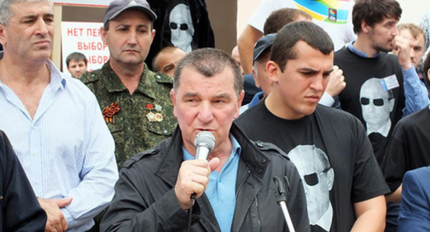 Osman Osmanov, a candidate member of the "Veterans’ Party of Russia". August 25, 2015. Photo by Patimat Makhmudova for the "Caucasian Knot" 