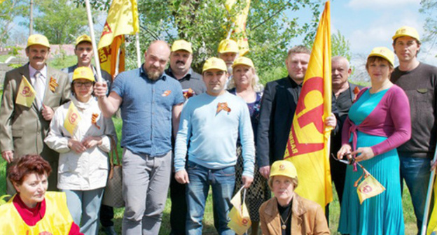 Activists of the "Spravedlivaya Rossiya" Party in Taganrog. Photo: Komarova V.M., http://sr-taganrog.ru/#img-39964974.sngujkuw4v.jpg Activists of the "Spravedlivaya Rossiya" Party in Taganrog. Photo: Komarova V.M., http://sr-taganrog.ru/#img-39964974.sngujkuw4v.jpg