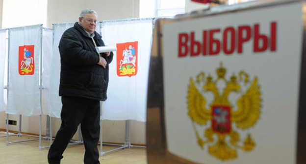 At the electoral precinct. Photo: http://region-gazeta.ru/last/astrakhan/astrakhan_1351.html At the electoral precinct. Photo: http://region-gazeta.ru/last/astrakhan/astrakhan_1351.html