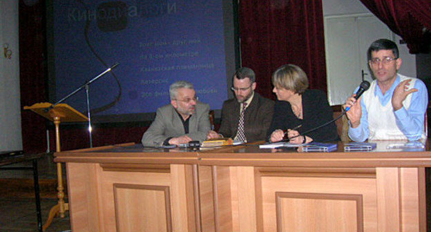 Presentation of films from Project "Cinema Dialogues". From left to right: Gegam Bagdasaryan, a Karabakh MP; Lawrence Broers and Jenny Norton from international organization "Resources and Reconciliation" (England); and Arut Mansuryan from "Internews-Armenia". Nagorno-Karabakh, Stepanakert, March 9, 2010. Photo by the "Caucasian Knot" Presentation of films from Project "Cinema Dialogues". From left to right: Gegam Bagdasaryan, a Karabakh MP; Lawrence Broers and Jenny Norton from international organization "Resources and Reconciliation" (England); and Arut Mansuryan from "Internews-Armenia". Nagorno-Karabakh, Stepanakert, March 9, 2010. Photo by the "Caucasian Knot"