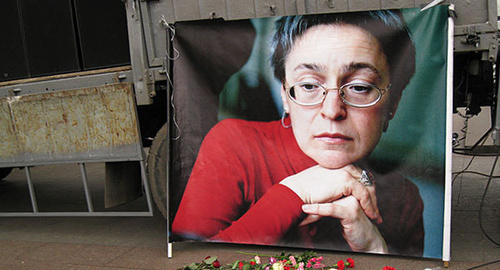 Poster with Anna Politkovskaya photo, Chistoprudny boulevard, Moscow, 2009. Photo from the ‘Caucasian Knot’ archive. Poster with Anna Politkovskaya photo, Chistoprudny boulevard, Moscow, 2009. Photo from the ‘Caucasian Knot’ archive.