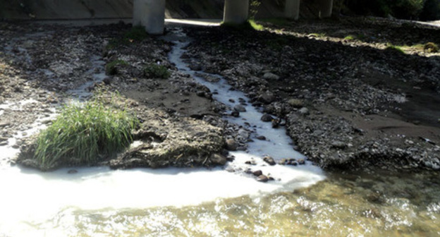 Discharges from a collector into the Shalushka River, Kabardino-Balkaria, October 6, 2015. Photo by Lyudmila Maratova for the ‘Caucasian Knot’. Discharges from a collector into the Shalushka River, Kabardino-Balkaria, October 6, 2015. Photo by Lyudmila Maratova for the ‘Caucasian Knot’.
