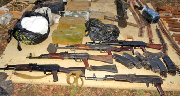 Hideout with the firearms found in the village of Surkhakhi of the Nazran District of Ingushetia. October 16, 2015. Photo http://nac.gov.ru/