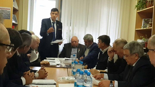 The meeting of the Presidium of the "Party of Veterans of Russia" held in Moscow on October 20, 2015, discussing the dispersal of thw rally in Buynaksk. Photo: http://veteransrussian.ru/msk/novosti-partii/prezidium-partii-veteranov-rossii-obsudil-situacziyu-v-bujnakske-i-schitaet-chto-glava-dagestana-dezinformirovan-svoimi-podchinyonnyimi.html
