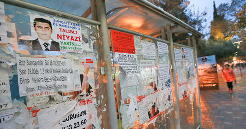 Photos of the candidate to the Azerbaijani parliament at a bus stop in Sumgait. Photo by Aziz Karimov for the ‘Caucasian Knot’. Photos of the candidate to the Azerbaijani parliament at a bus stop in Sumgait. Photo by Aziz Karimov for the ‘Caucasian Knot’.