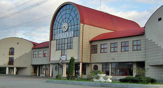 The building of railway station in Nazran. Photo: http://www.pyatigorskgid.ru/ingushetiya/nazran/pobedi/nazran.html The building of railway station in Nazran. Photo: http://www.pyatigorskgid.ru/ingushetiya/nazran/pobedi/nazran.html