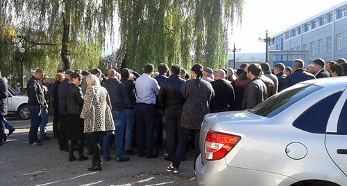 Today about 200 relatives and friends of the detained policemen gathered near the Leninsky Court of Vladikavkaz. Photo by Emma Marzoeva Today about 200 relatives and friends of the detained policemen gathered near the Leninsky Court of Vladikavkaz. Photo by Emma Marzoeva