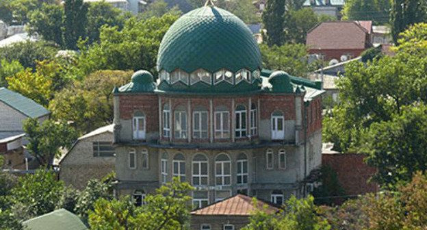 Dagestan, Makhachkala. Mosque in the Kotrova Street (registered by the Ministry of Internal Affairs as a Wahhabite one). Photo by the "Caucasian Knot" Dagestan, Makhachkala. Mosque in the Kotrova Street (registered by the Ministry of Internal Affairs as a Wahhabite one). Photo by the "Caucasian Knot"
