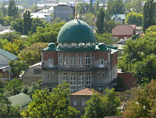 Dagestan, Makhachkala. Mosque in the Kotrova Street (registered by the Ministry of Internal Affairs as a Wahhabite one). Photo by the "Caucasian Knot" Dagestan, Makhachkala. Mosque in the Kotrova Street (registered by the Ministry of Internal Affairs as a Wahhabite one). Photo by the "Caucasian Knot"