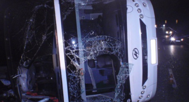 The bus on the route Moscow-Yerevan after the road traffic accident. November 3, 2015. Photo: 71.mchs.gov.ru