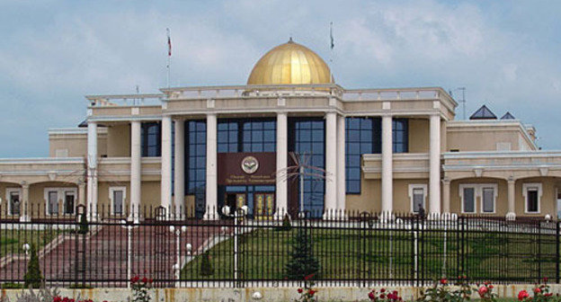 The building of the Administration of Ingush President Yunus-Bek Evkurov in the city of Magas. Photo by http://ru.wikipedia.org The building of the Administration of Ingush President Yunus-Bek Evkurov in the city of Magas. Photo by http://ru.wikipedia.org