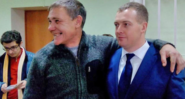 Evgeny Vitishko and his acvocate Sergey Loktev. Photo:  Ecological Watch for Northern Caucasus, https://twitter.com/ewnc_org