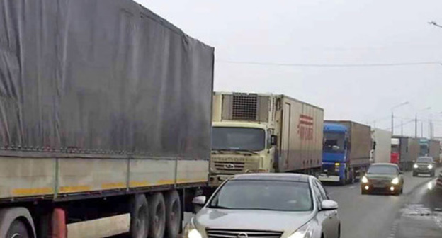Heave trucks at federal highway M-4 ‘Don’. Screenshot from video posted by user Mr.Freez, https://www.youtube.com/watch?v=3Lfq_mucsbI