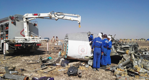 Employees of the Russian Ministry for Emergency Situations work at the site of the A321 plane crash. Photo: http://www.mchs.gov.ru/dop/info/smi/news/item/5236135/