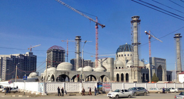 Construction of the mosque in Shali. Photo by Magomed Magomedov for the "Caucasian Knot" Construction of the mosque in Shali. Photo by Magomed Magomedov for the "Caucasian Knot"