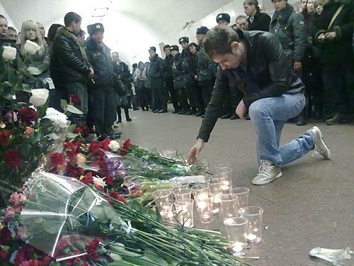 Moscow, flowers at Lubyanka metro station, evening March 29, 2010. Photo by the "Caucasian Knot" Moscow, flowers at Lubyanka metro station, evening March 29, 2010. Photo by the "Caucasian Knot"