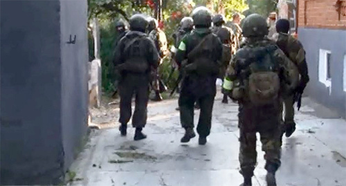 Law inforcers during special operation. Photo: http://nac.gov.ru/nakmessage/2015/06/27/v-ingushetii-neitralizovany-dvoe-uchastnikov-mezhdunarodnoi-terroristicheskoi-.html