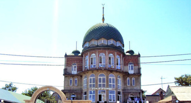 Mosque in Kotrov Street, Makhachkala. Photo: Shamil Magomedov, http://www.odnoselchane.ru/