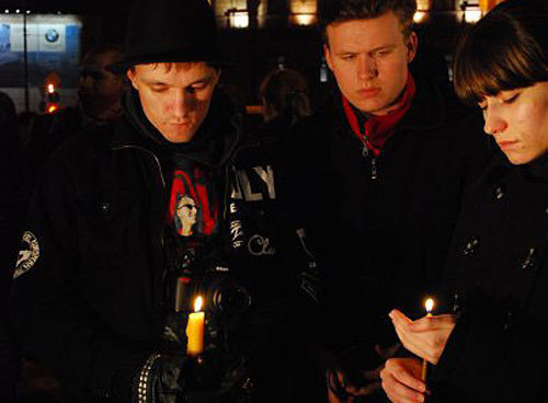 Commemoration of casualties of March 29 Moscow metro terror acts. Moscow, Lubyanka Square, March 29, 2010. Photo by the "Caucasian Knot" Commemoration of casualties of March 29 Moscow metro terror acts. Moscow, Lubyanka Square, March 29, 2010. Photo by the "Caucasian Knot"