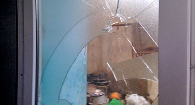 Bullet markings at the house where special operation to detain Talekh Bagirzade was held, Nardaran village, November 26, 2015. Photo by Parvana Bairamova for the ‘Caucasian Knot’. Bullet markings at the house where special operation to detain Talekh Bagirzade was held, Nardaran village, November 26, 2015. Photo by Parvana Bairamova for the ‘Caucasian Knot’.