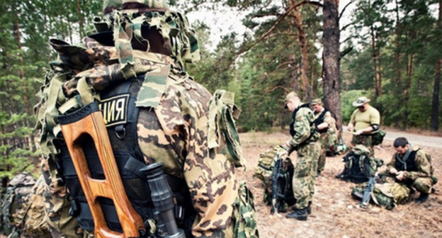 The law enforcers during CTO. Photo: http://www.riadagestan.ru/mobile/news/investigation_and_courts/spetssluzhby_ustanovili_lichnosti_ubitykh_boevikov/