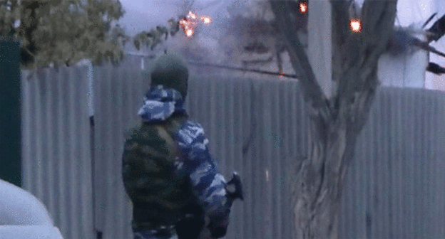 A law enforcer during CTO. Photo: http://nac.gov.ru/nakmessage/2015/11/18/v-kalmykii-podrazdeleniyami-fsb-i-mvd-rossii-neitralizovany-chleny-babayurtovs.html