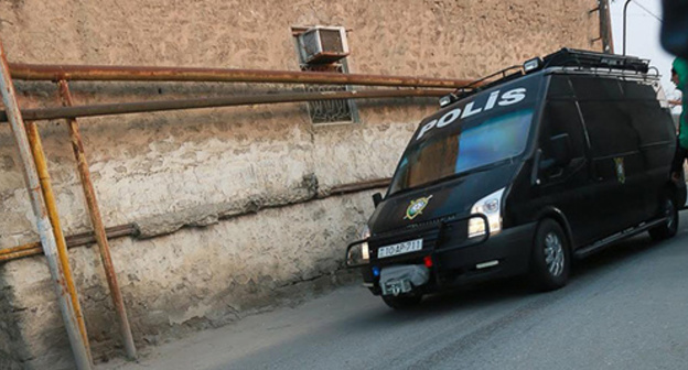 A police car in a street of Nardaran. Photo by Aziz Karimov for the "Caucasian Knot" A police car in a street of Nardaran. Photo by Aziz Karimov for the "Caucasian Knot"