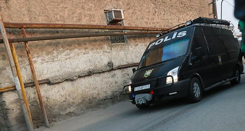 A police car in a street of Nardaran. Photo by Aziz Karimov for the "Caucasian Knot"