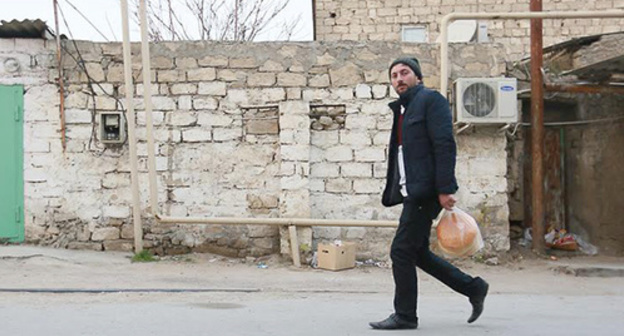 The resident of Nardaran, 02.12.15. Photo by Aziz Karimov for the "Caucasian Knot" The resident of Nardaran, 02.12.15. Photo by Aziz Karimov for the "Caucasian Knot"