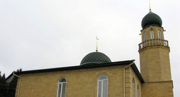Mosque in Khasavyurt. Photo by Eldar Rasulov, http://www.odnoselchane.ru/?page=photos_of_category&sect=66&pg=4&com=photogallery Mosque in Khasavyurt. Photo by Eldar Rasulov, http://www.odnoselchane.ru/?page=photos_of_category&sect=66&pg=4&com=photogallery