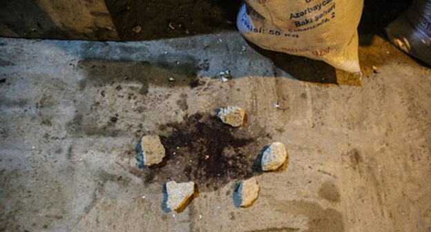 A spot of blood in the place where special operation was held in Nardaran. November 26, 2015. Photo by Aziz Karimov for the "Caucasian Knot" A spot of blood in the place where special operation was held in Nardaran. November 26, 2015. Photo by Aziz Karimov for the "Caucasian Knot"