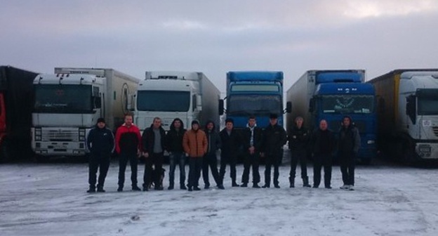 The participants of the action of Volgograd truckers in Moscow suburbs. December 5, 2015. Photo: Ulianov24.livejournal.com The participants of the action of Volgograd truckers in Moscow suburbs. December 5, 2015. Photo: Ulianov24.livejournal.com