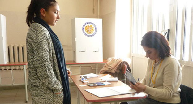 At the voting station on the day of referendum, December 6, 2015. Photo by Tigran Petrosyan for the ‘Caucasian Knot’. At the voting station on the day of referendum, December 6, 2015. Photo by Tigran Petrosyan for the ‘Caucasian Knot’.