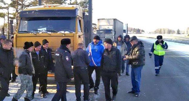 Truck drivers protest against ‘Platon’ system, December 2015. Photo: Melani Bachina (RFE/RL) Truck drivers protest against ‘Platon’ system, December 2015. Photo: Melani Bachina (RFE/RL)