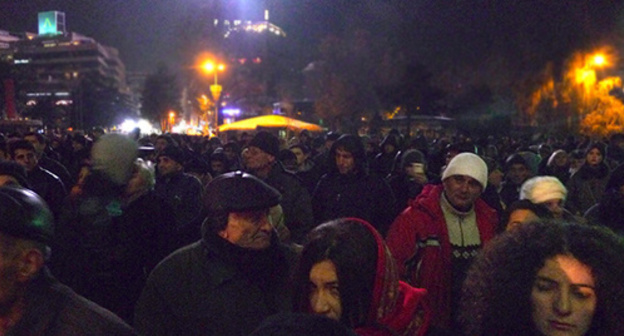 Night in Freedom Square, December 8, 2015. Photo by Tigran Petrosyan for the ‘Caucasian Knot’. Night in Freedom Square, December 8, 2015. Photo by Tigran Petrosyan for the ‘Caucasian Knot’.