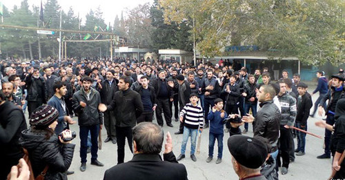 Residents of Nardaran during unrest provoked by special operation, December 2015. Photo: RFE/RL. Residents of Nardaran during unrest provoked by special operation, December 2015. Photo: RFE/RL.