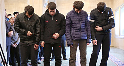 The young men who set the ziyart of Saint Yangulbi-Sheikh Khadzhi Dokhtukaev on fire. Photo: http://grozny-inform.ru/news/society/66542/ The young men who set the ziyart of Saint Yangulbi-Sheikh Khadzhi Dokhtukaev on fire. Photo: http://grozny-inform.ru/news/society/66542/