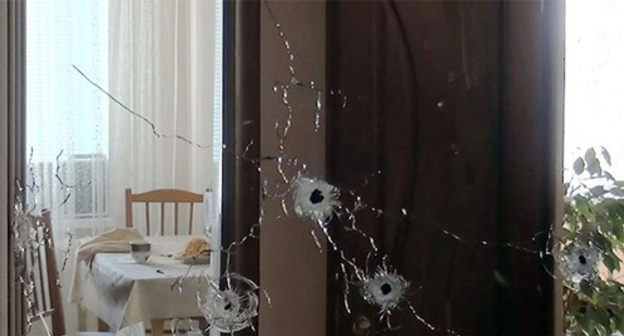 Bullet holes in a mirror in the flat of the leader of the armed underground of KBR who had sworn to the IS after the police raid. Photo: http://nac.gov.ru/nakmessage/2015/11/11/v-nalchike-neitralizvan-prisyagnuvshii-ig-bandglavar-boevikov-kbr.html