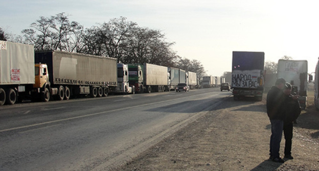 The federal highway "Kavkaz" between Khasavyurt and Toturbiykala. Photo by Murad Muradov for the "Caucasian Knot" The federal highway "Kavkaz" between Khasavyurt and Toturbiykala. Photo by Murad Muradov for the "Caucasian Knot"