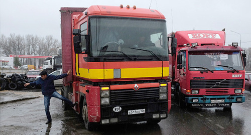 The strike of truck drivers against the "Platon" system in Stavropol. Photo by Eduard Kornienko, YUGA.ru https://www.yuga.ru The strike of truck drivers against the "Platon" system in Stavropol. Photo by Eduard Kornienko, YUGA.ru https://www.yuga.ru