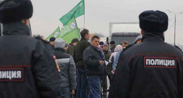 The drivers kept protesting against the "Platon" system in Kashira Highway. Photo: https://cargolink.ru/